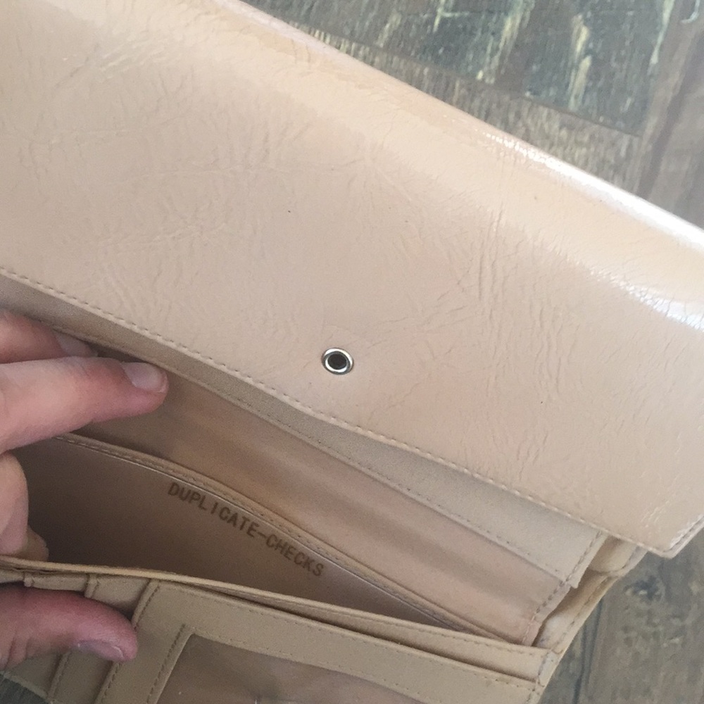 Liz Claiborne Wallet - Picture 5 of 6